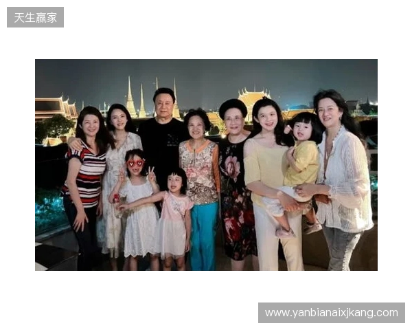 安东内拉晒一家人同美职联奖杯合照:恭喜亲爱的,我们爱你 安东内拉晒一家人同美职联奖杯合照:恭喜亲爱的,我们爱你