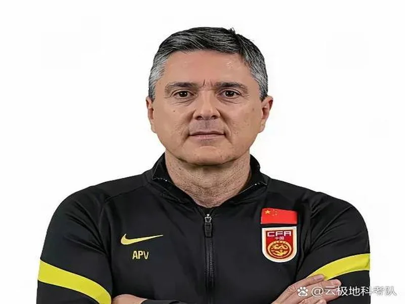 袁甲:重庆铜梁龙选刘建业带队征战中超,我很意外但钦佩这种勇气